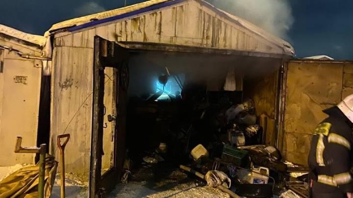 В Мурманске на Свердлова сгорел гараж